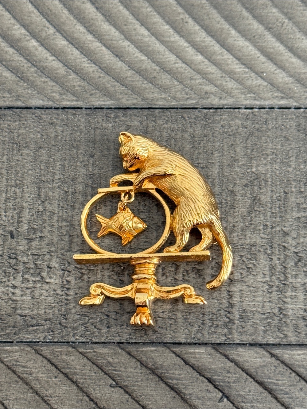 Vintage Gold Tone Cat & Fish Bowl Brooch Pin Costume Jewelry